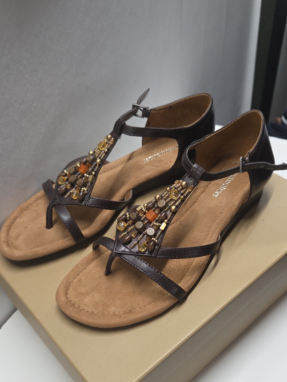 Naturalizer Brown Beaded T-Strap Leather Sandals with Amber Accents Size 7.5